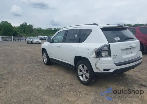 2015 Jeep Compass Latitude z USA, uszkodzony, nr VIN 1C4NJDEB2FD105211